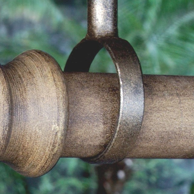 Textured outdoor metal rod